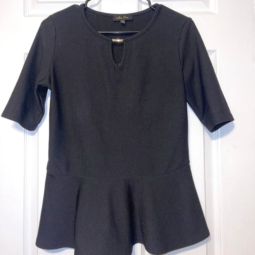 Melissa Paige Woman's Black V-neck Blouse Small